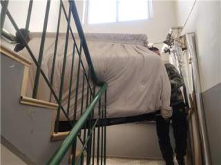 城阳搬家公司城阳搬家厢式货车,平板车可下车库24小时服务热线